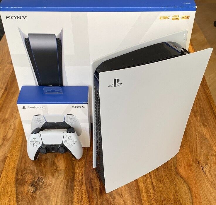Console PlayStation 5 con controller e accessori in offerta.